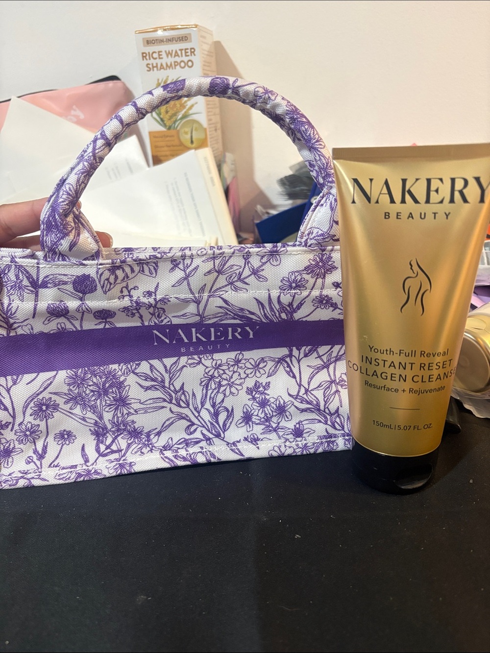 Nakery Beauty Instant Reset Collagen Cleanse Body Wash with bag - Gold